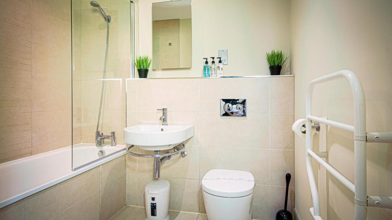 Superb City Center 1 Or 2 Bedroom Apts King Bed Southampton Zewnętrze zdjęcie