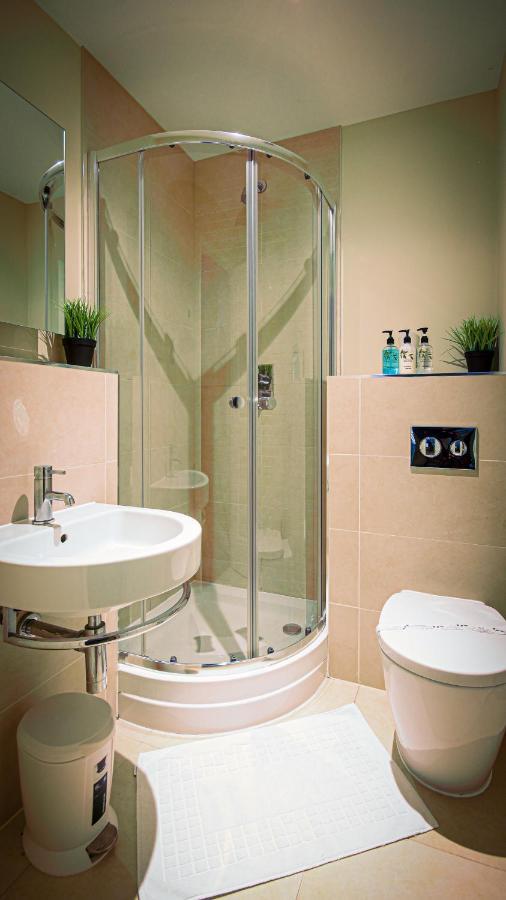 Superb City Center 1 Or 2 Bedroom Apts King Bed Southampton Zewnętrze zdjęcie